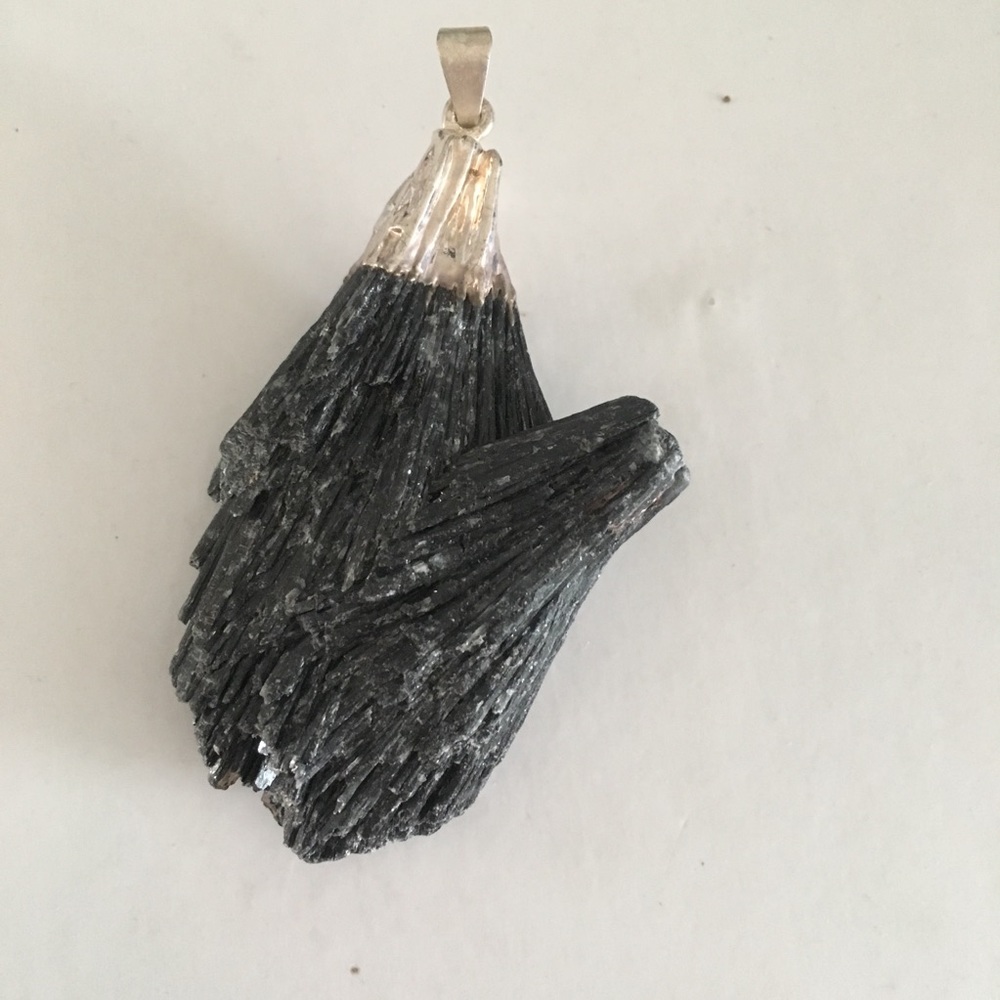 BLACK KYANITE PENDANT